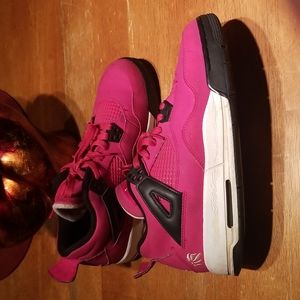 Jordan 4 Retro voltage cherry. Size 8.5